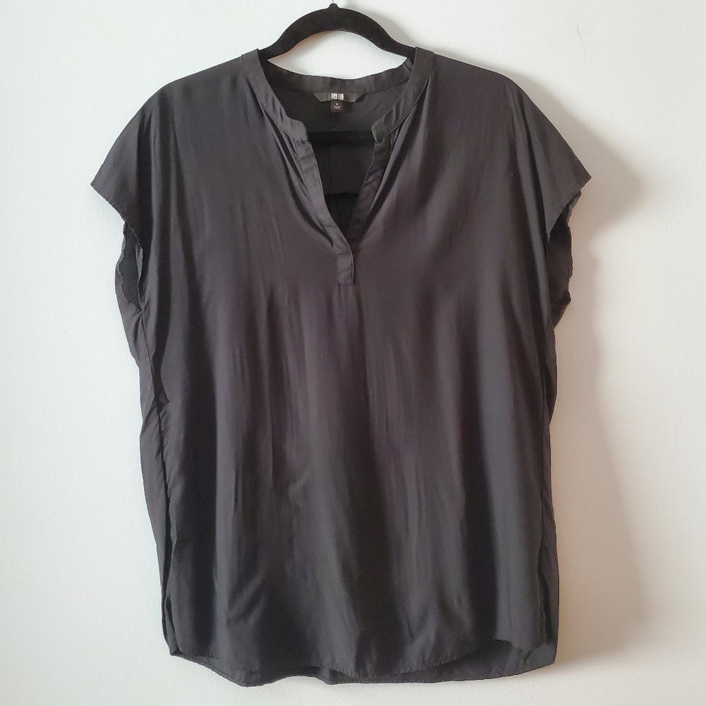 Uniqlo Black Top